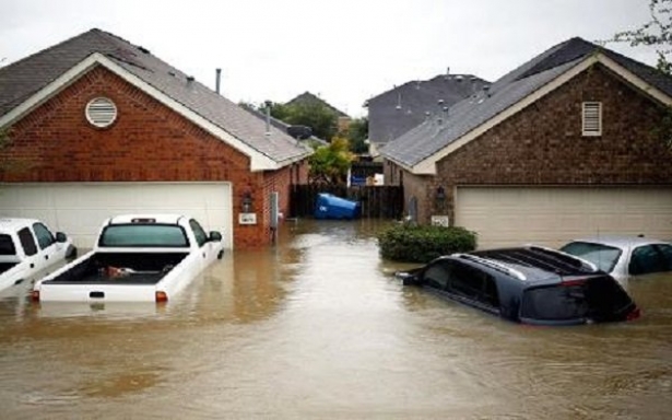 ثبت رکورد نیم میلیون خودروی آسیب دیده در توفان هاروی